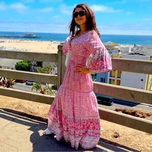 Absolutely stunning floral dress, got so many compliments and sad to sell it